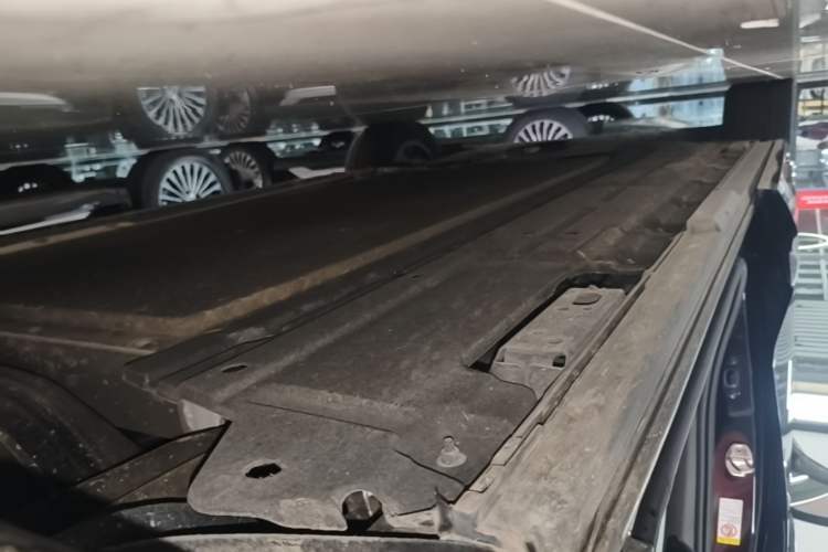 Used Denza D9 2025 DM-i Intelligent Drive 1020 Four-Wheel Drive Flagship Model Left Side Sill