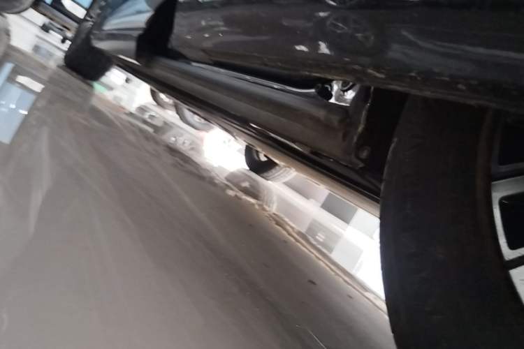 Used Denza D9 2025 DM-i Intelligent Drive 1020 Four-Wheel Drive Prestige Model Left Side Sill
