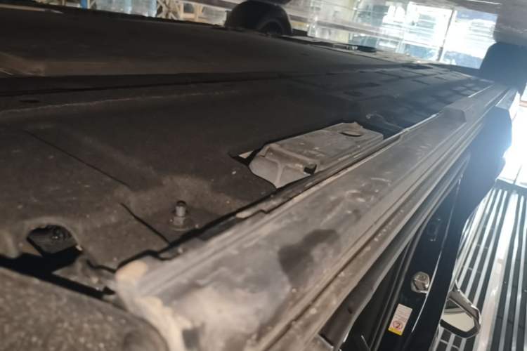 Used Denza D9 2025 DM-i Intelligent Drive 1020 Four-Wheel Drive Flagship Model Left Side Sill