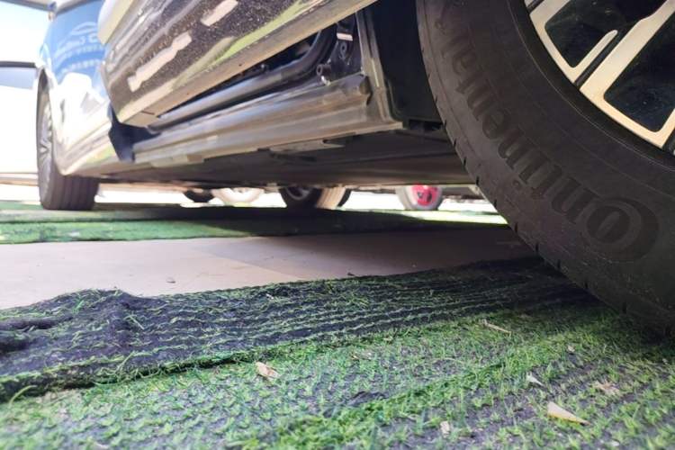 Used Denza D9 2025 DM-i Intelligent Drive 1020 Four-Wheel Drive Flagship Model Left Side Sill