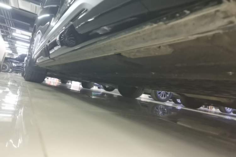 Used Denza D9 2025 Model DM-i Four-Wheel Drive Prestige Edition Left Side Sill