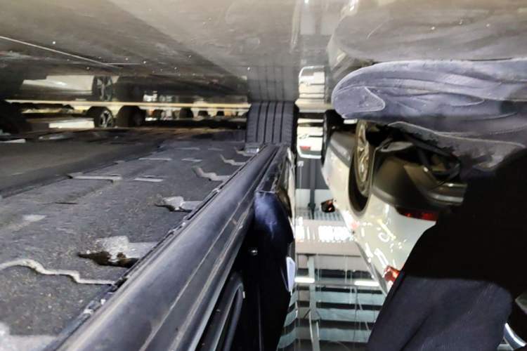 Used Denza D9 2025 DM-i Intelligent Drive 1020 Four-Wheel Drive Prestige Model Left Side Sill