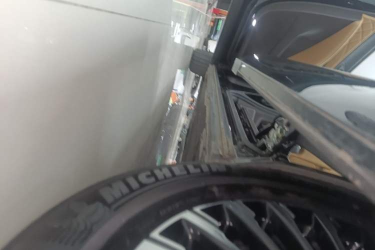 Used Denza D9 2025 DM-i Intelligent Drive 1020 Four-Wheel Drive Flagship Model Left Side Sill