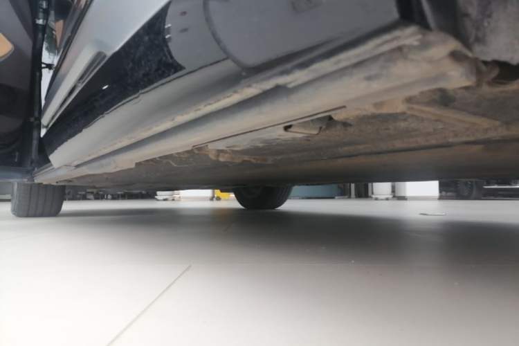 Used Denza D9 2025 DM-i Intelligent Drive 1020 Four-Wheel Drive Flagship Model Left Side Sill