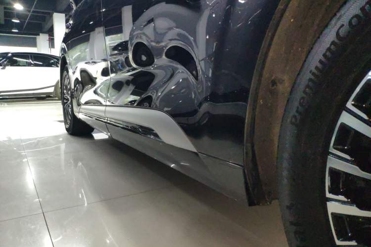Used Denza D9 2025 DM-i Intelligent Drive 1020 Four-Wheel Drive Prestige Model Left Side Sill