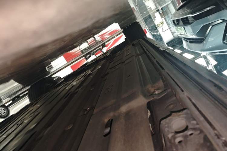 Used Denza D9 2025 DM-i Smart Drive 1100 Luxury Model Left Side Sill
