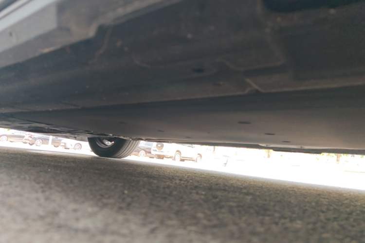 Used Denza D9 2025 DM-i Intelligent Drive 1020 Four-Wheel Drive Flagship Model Left Side Sill