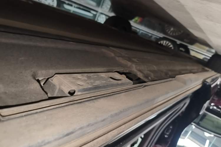 Used Denza D9 2025 DM-i Intelligent Drive 1020 Four-Wheel Drive Flagship Model Left Side Sill