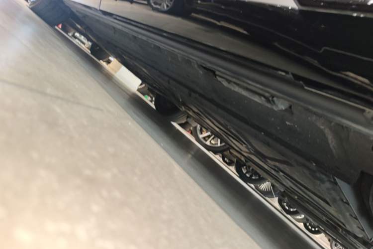 Used Denza D9 2025 DM-i Smart Drive 1020 Four-Wheel Drive Premium Model Left Side Sill