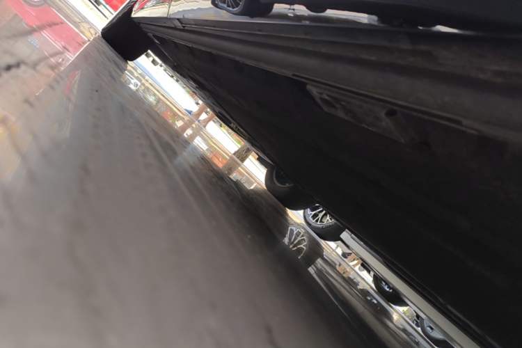 Used Denza D9 2025 DM-i Smart Drive 1020 Four-Wheel Drive Deluxe Model Left Side Sill