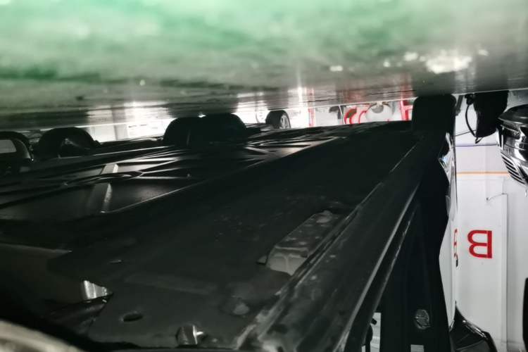 Used Denza D9 2025 DM-i Intelligent Drive 1020 Four-Wheel Drive Prestige Model Left Side Sill