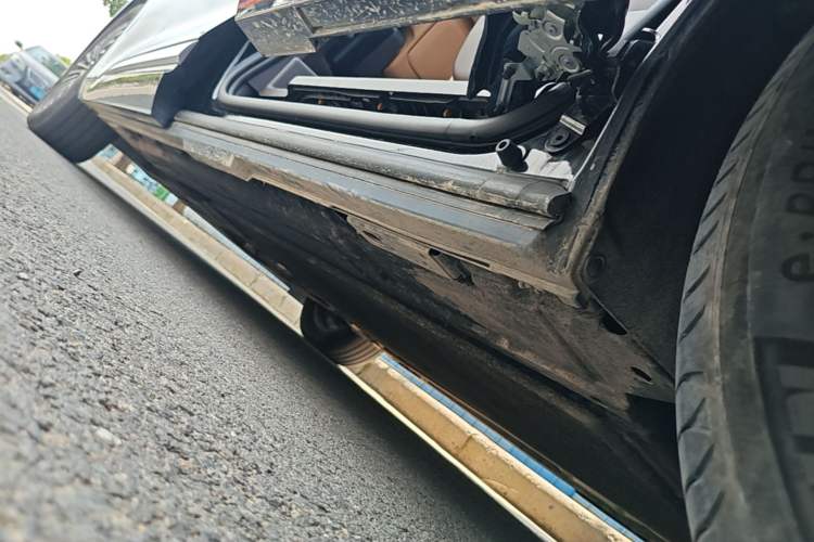 Used Denza D9 2025 DM-i Intelligent Drive 1020 Four-Wheel Drive Flagship Model Left Side Sill