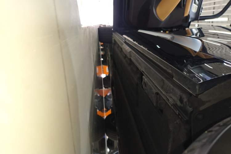 Used Denza D9 2025 DM-i Intelligent Drive 1020 Four-Wheel Drive Flagship Model Left Side Sill
