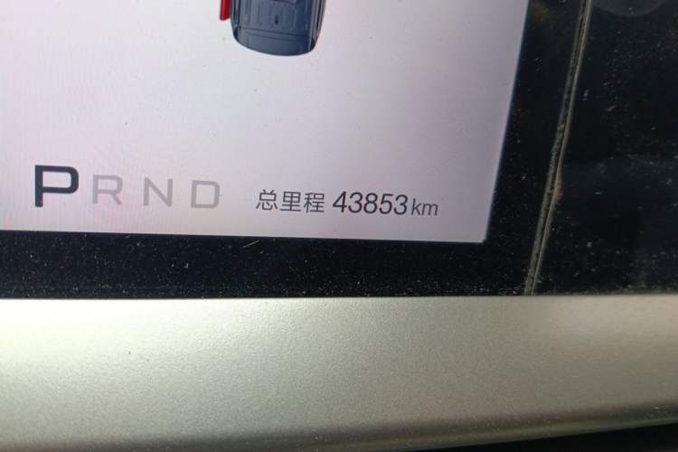 Used Denza D9 2025 DM-i Smart Drive 1020 Four-Wheel Drive Deluxe Model Odometer Close Up