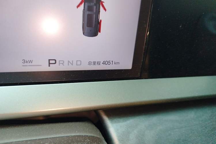 Used Denza D9 2025 DM-i Smart Drive 1020 Four-Wheel Drive Premium Model Odometer Close Up