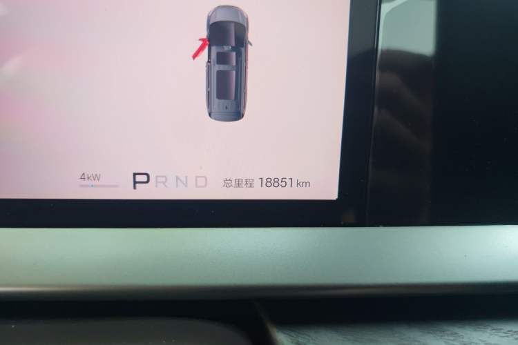 Used Denza D9 2025 DM-i Intelligent Drive 1020 Four-Wheel Drive Prestige Model Odometer Close Up