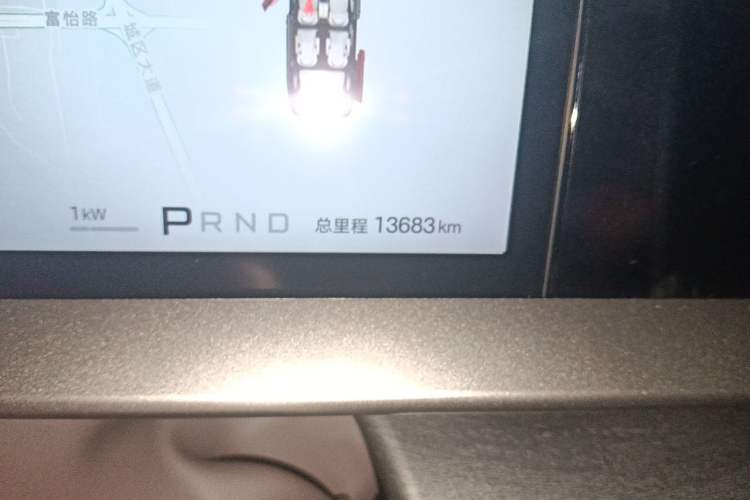 Used Denza D9 2025 DM-i Smart Drive 1020 Four-Wheel Drive Premium Model Odometer Close Up
