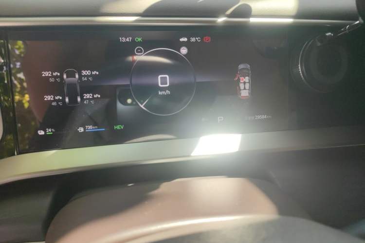 Used Denza D9 2025 DM-i Intelligent Drive 1020 Four-Wheel Drive Flagship Model Odometer Close Up