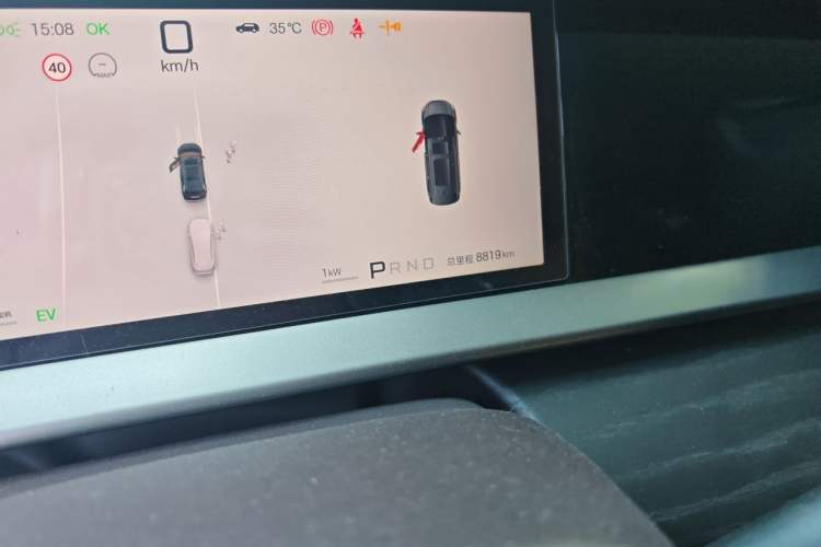 Used Denza D9 2025 DM-i Intelligent Drive 1020 Four-Wheel Drive Flagship Model Odometer Close Up