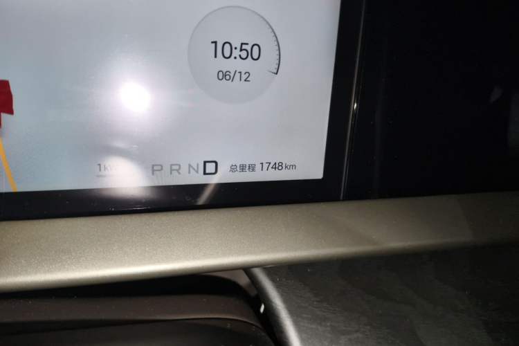Used Denza D9 2025 DM-i Smart Drive 1020 Four-Wheel Drive Deluxe Model Odometer Close Up