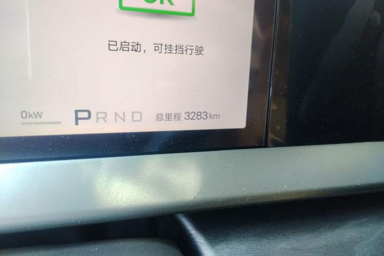 Used Denza D9 2025 DM-i Smart Drive 1020 Four-Wheel Drive Deluxe Model Odometer Close Up