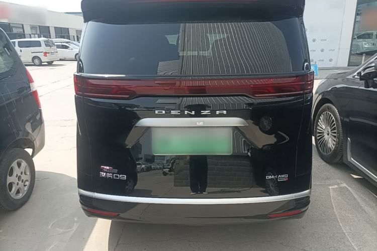 Used Denza D9 2025 DM-i Intelligent Drive 1020 Four-Wheel Drive Prestige Model Rear