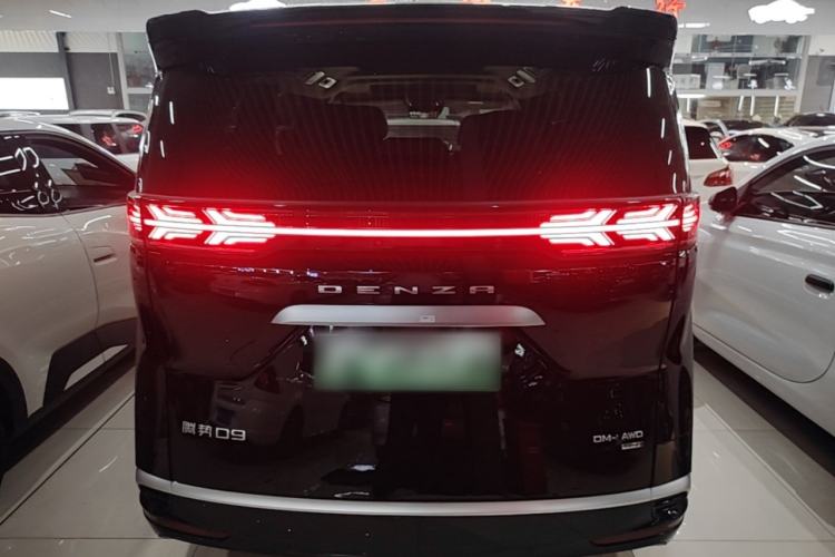 Used Denza D9 2025 DM-i Intelligent Drive 1020 Four-Wheel Drive Prestige Model Rear