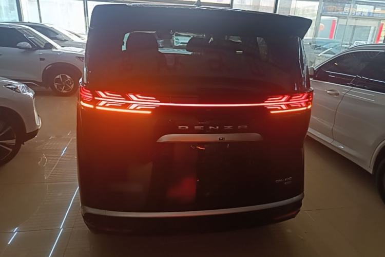 Used Denza D9 2025 DM-i Smart Drive 1020 Four-Wheel Drive Deluxe Model Rear