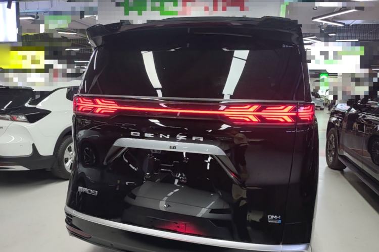 Used Denza D9 2025 Model DM-i Two-Wheel Drive Prestige Edition Rear
