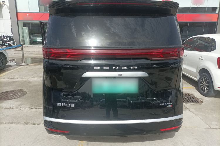 Used Denza D9 2025 DM-i Smart Drive 1020 Four-Wheel Drive Deluxe Model Rear