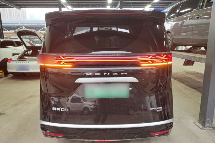 Used Denza D9 2025 DM-i Intelligent Drive 1020 Four-Wheel Drive Prestige Model Rear