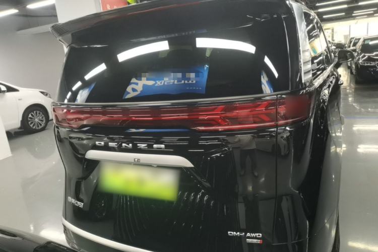Used Denza D9 2025 DM-i Intelligent Drive 1020 Four-Wheel Drive Flagship Model Rear