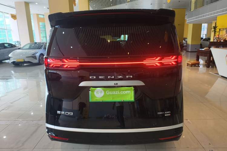 Used Denza D9 2025 DM-i Intelligent Drive 1020 Four-Wheel Drive Flagship Model Rear