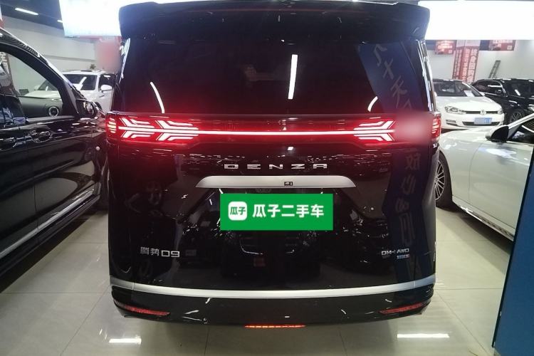 Used Denza D9 2025 DM-i Intelligent Drive 1020 Four-Wheel Drive Flagship Model Rear