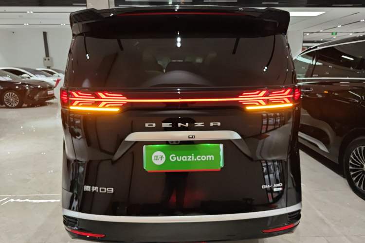 Used Denza D9 2025 DM-i Intelligent Drive 1020 Four-Wheel Drive Flagship Model Rear