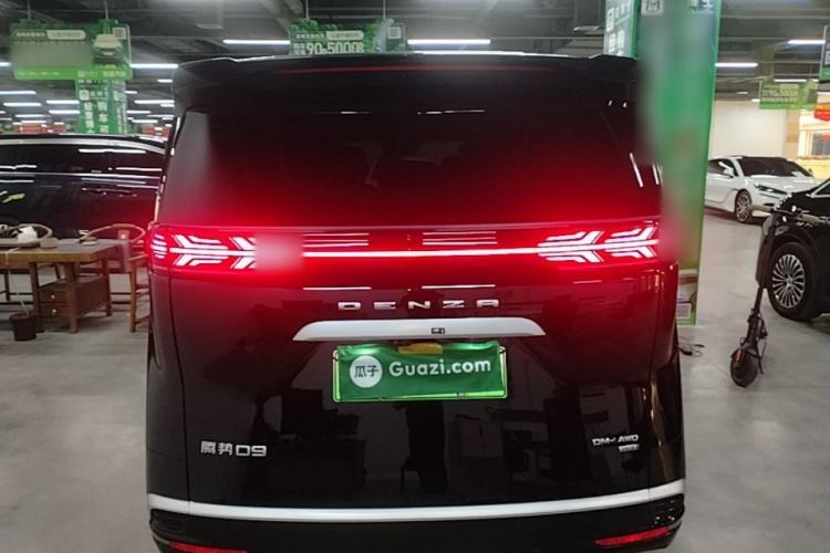 Used Denza D9 2025 DM-i Intelligent Drive 1020 Four-Wheel Drive Flagship Model Rear