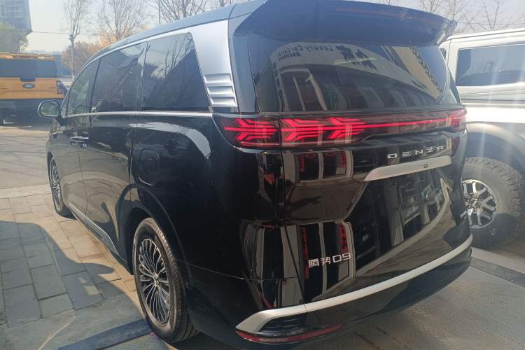 Used Denza D9 2025 DM-i Intelligent Drive 1020 Four-Wheel Drive Flagship Model Rear Left 45 Deg
