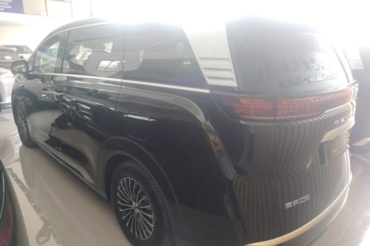Used Denza D9 2025 DM-i Intelligent Drive 1020 Four-Wheel Drive Prestige Model Rear Left 45 Deg