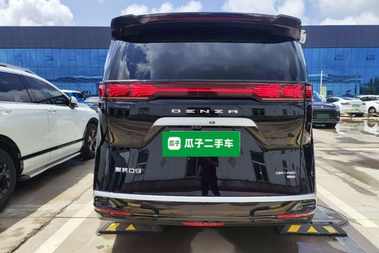 Used Denza D9 2025 DM-i Intelligent Drive 1020 Four-Wheel Drive Flagship Model Rear