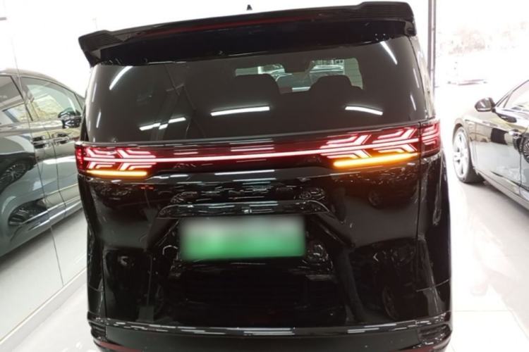 Used Denza D9 2025 DM-i Intelligent Drive 1020 Four-Wheel Drive Flagship Model Rear