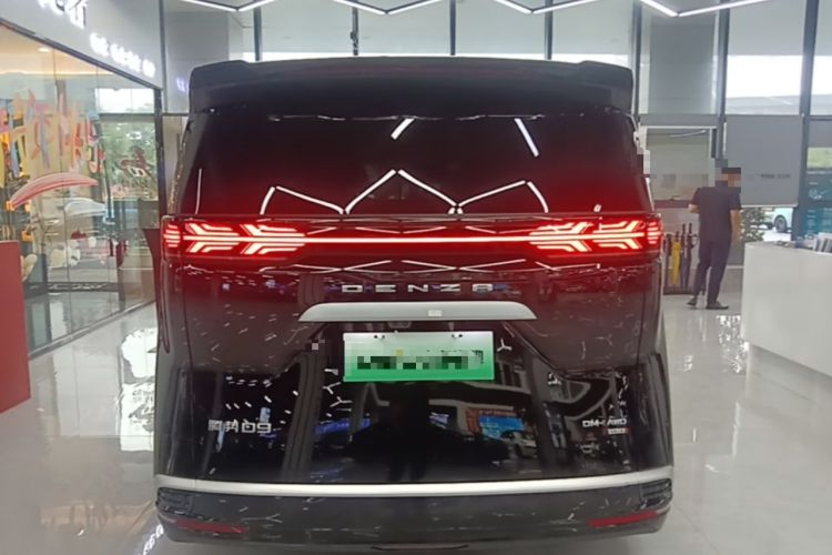 Used Denza D9 2025 DM-i Smart Drive 1020 Four-Wheel Drive Deluxe Model Rear