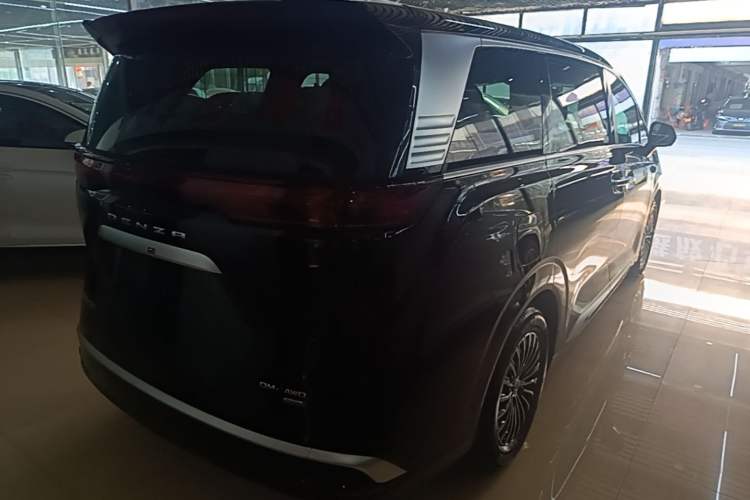 Used Denza D9 2025 DM-i Smart Drive 1020 Four-Wheel Drive Deluxe Model Rear Right 45 Deg