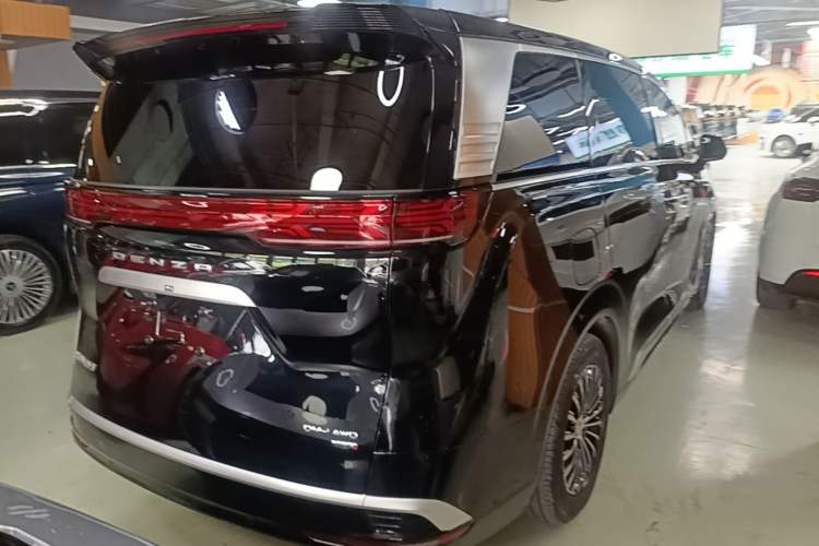 Used Denza D9 2025 DM-i Intelligent Drive 1020 Four-Wheel Drive Flagship Model Rear Right 45 Deg