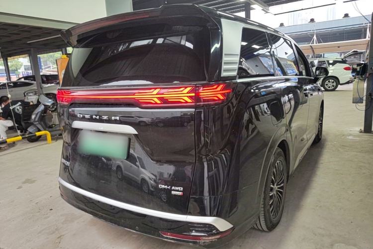 Used Denza D9 2025 DM-i Intelligent Drive 1020 Four-Wheel Drive Prestige Model Rear Right 45 Deg