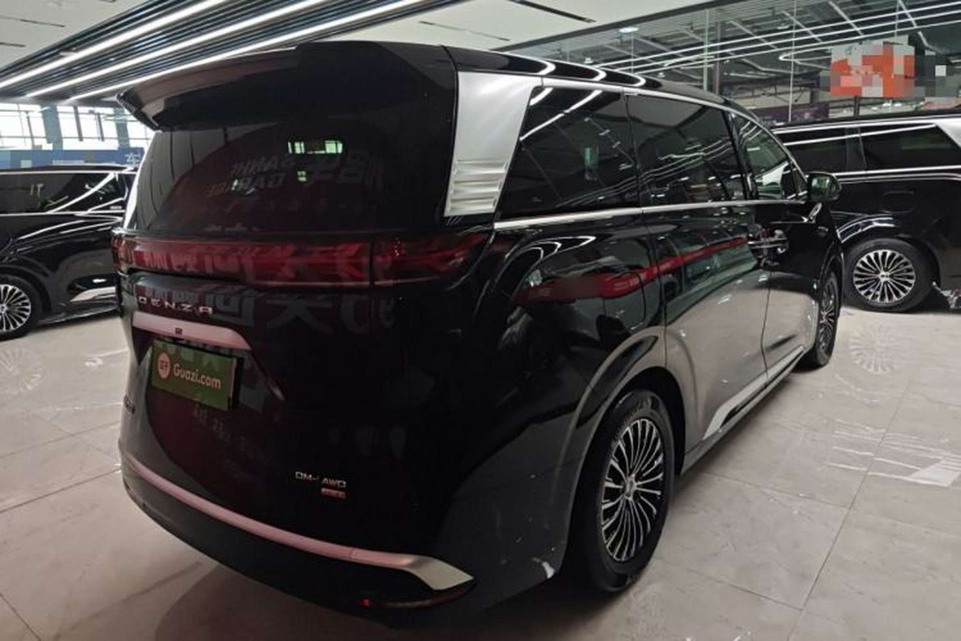 Used Denza D9 2025 DM-i Intelligent Drive 1020 Four-Wheel Drive Flagship Model Rear Right 45 Deg