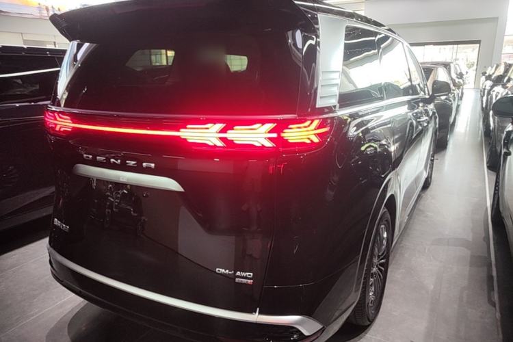 Used Denza D9 2025 DM-i Intelligent Drive 1020 Four-Wheel Drive Flagship Model Rear Right 45 Deg