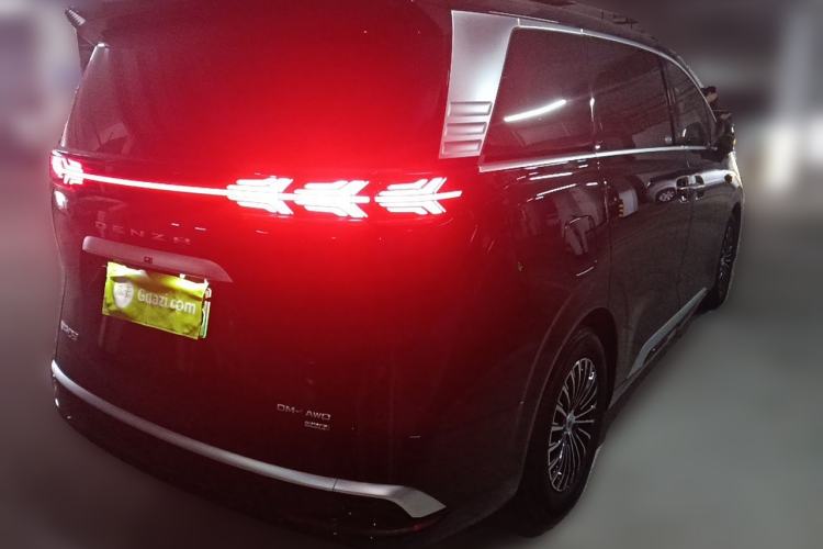 Used Denza D9 2025 DM-i Smart Drive 1020 Four-Wheel Drive Premium Model Rear Right 45 Deg
