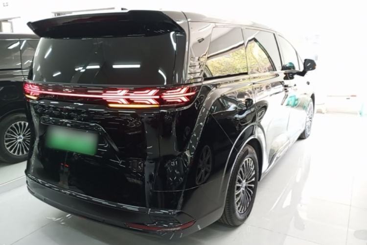 Used Denza D9 2025 DM-i Intelligent Drive 1020 Four-Wheel Drive Flagship Model Rear Right 45 Deg