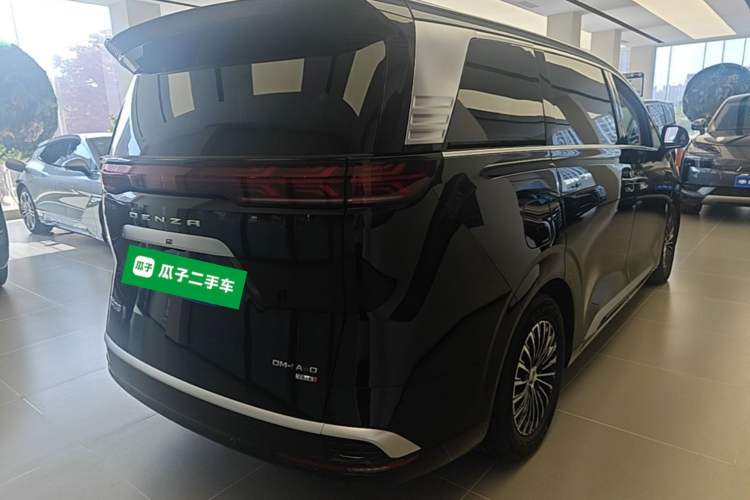 Used Denza D9 2025 DM-i Intelligent Drive 1020 Four-Wheel Drive Flagship Model Rear Right 45 Deg