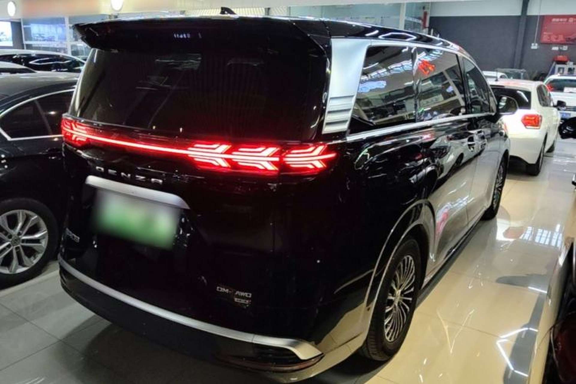 Used Denza D9 2025 DM-i Intelligent Drive 1020 Four-Wheel Drive Prestige Model Rear Right 45 Deg